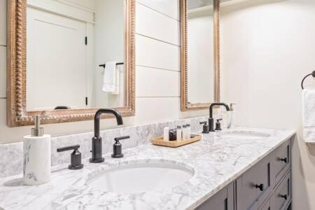 Downtown Luxury Farmhouse Apartment #4 West Dundee المظهر الخارجي الصورة