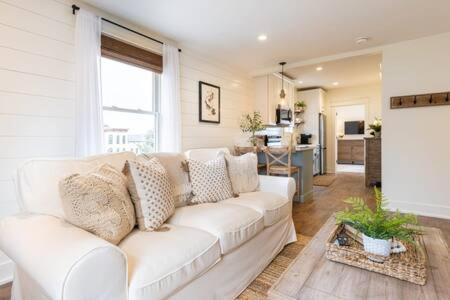 Downtown Luxury Farmhouse Apartment #4 West Dundee المظهر الخارجي الصورة