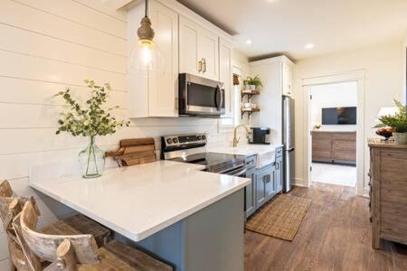 Downtown Luxury Farmhouse Apartment #4 West Dundee المظهر الخارجي الصورة