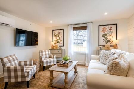 Downtown Luxury Farmhouse Apartment #4 West Dundee المظهر الخارجي الصورة